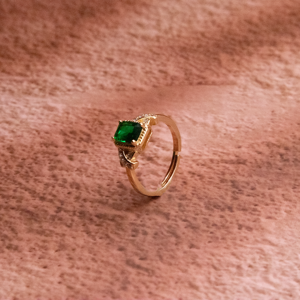 Vintage-Inspired Green Zircon Ring – Harmony of Elegance and Nature