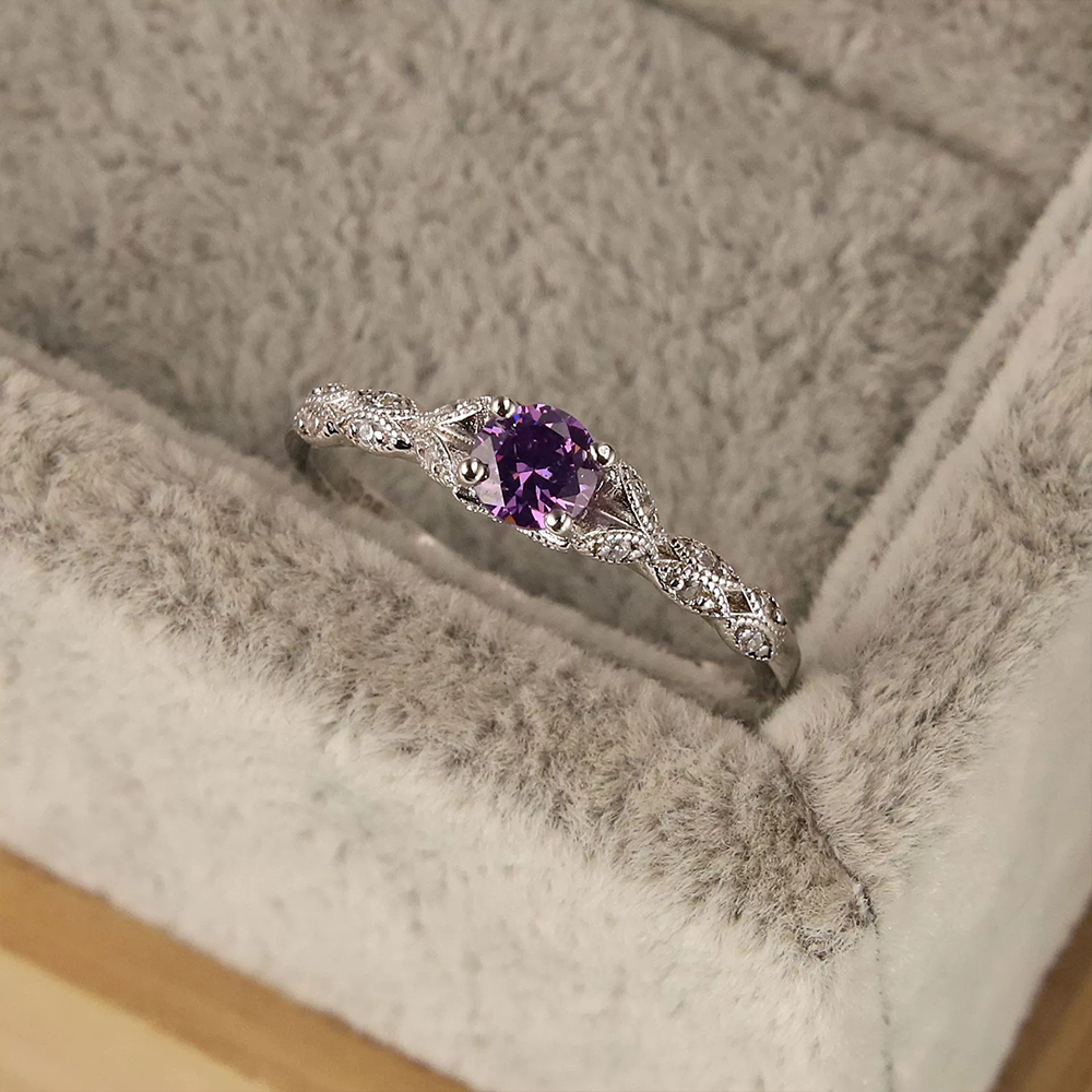 Vintage-Inspired Purple Zircon Ring – Romance in Refined Elegance