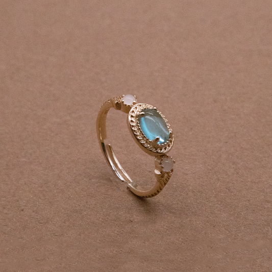 Vintage-Inspired Sapphire Ring | Elegant and Exquisite Retro Design